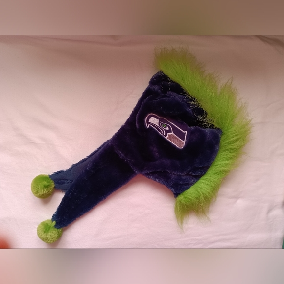 🆕NFL Seattle Seahawks Green Mohawk Hair Winter Hat Fan Gear SEAHAWKS football - Picture 7 of 12